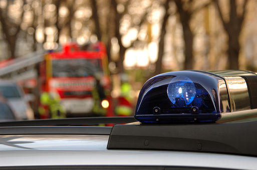 Bild vergrößern: Blaulicht vor einer Feuerwehr