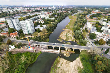 Bild vergrößern: Luftaufnahme der Anna-Ebert-Brücke im Oktober 2017