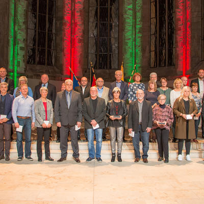 Gruppenbild mit geehrten Sportlern und Oberbürgermeister Dr. Trümper