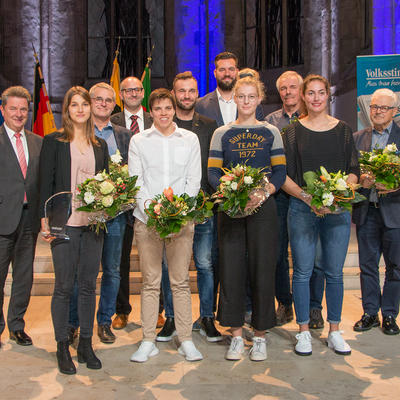 Gruppenbild zur Sportlerehrung mit Oberbürgermeister Dr. Trümper