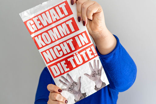 Aktionstag für den Frauenschutz: Gewalt kommt nicht in die Tüte!