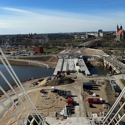 Blick auf die Magdeburger Königin-Editha-Brücke im März 2023