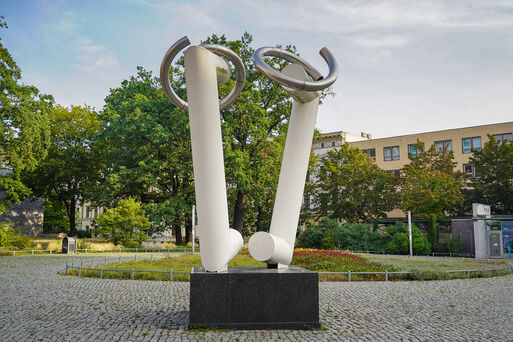 Statue Vacanz am Friedensplatz in Magdeburg