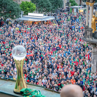 IHF Super Globe Pokal 2024 des SC Magdeburg vor unzähligen jubelnden Fans