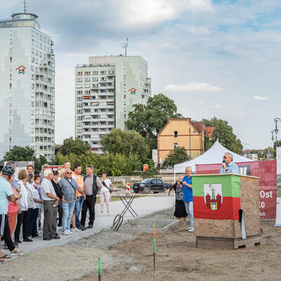 Magdeburgs Ehrenstadtrat Hugo Boeck hält eine Rede zum Magdeburger Recht