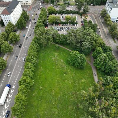 Drohnenbild mit Ansicht der verkehrsgünstig gelegenen neuen IGS Willy Brandt