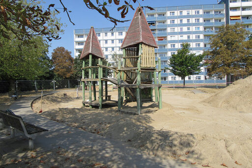 Die Sanierung des Spielplatzes in der Crucigerstraße hat begonnen.