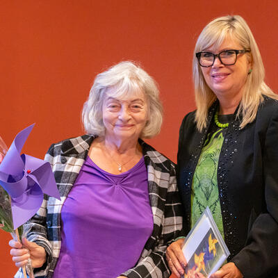 OB Simone Borris mit Bringfriede Reif von der AG Dialog der Generationen