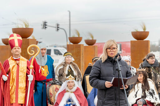 Oberbürgermeisterin Simone Borris weiht das Denkmal Magdeburger Recht ein