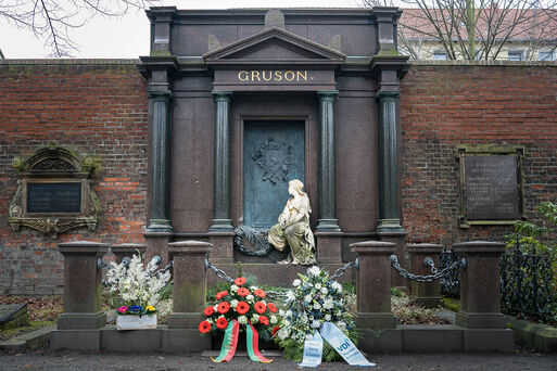 Bild vergrößern: Ehrengrabmal von Hermann Gruson auf dem Südfriedhof